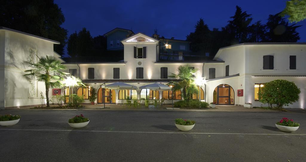 Hotel Ristorante La Grotta Кастильоне-делле-Стивьере Экстерьер фото