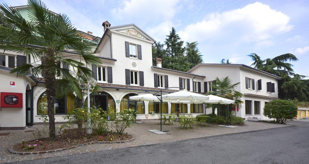 Hotel Ristorante La Grotta Кастильоне-делле-Стивьере Экстерьер фото