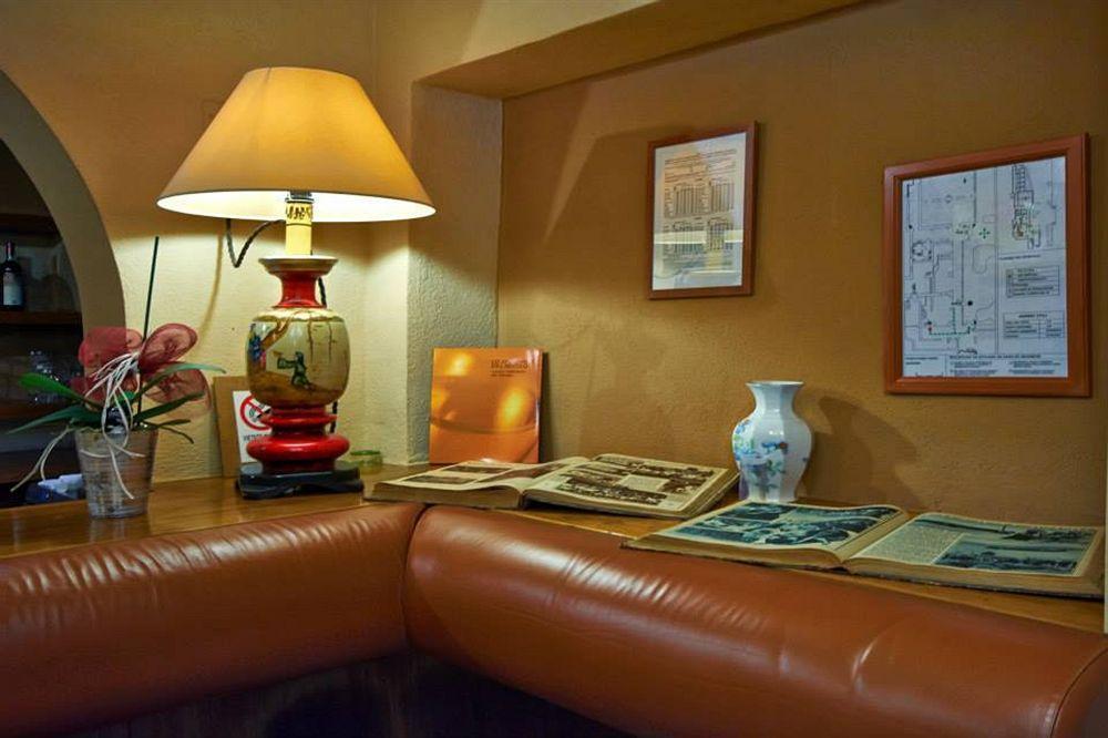 Hotel Ristorante La Grotta Кастильоне-делле-Стивьере Экстерьер фото