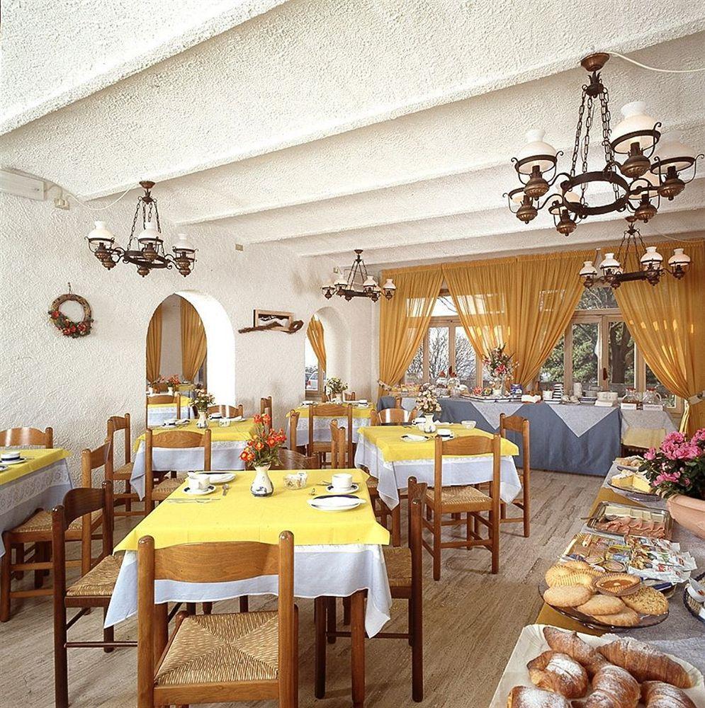 Hotel Ristorante La Grotta Кастильоне-делле-Стивьере Экстерьер фото