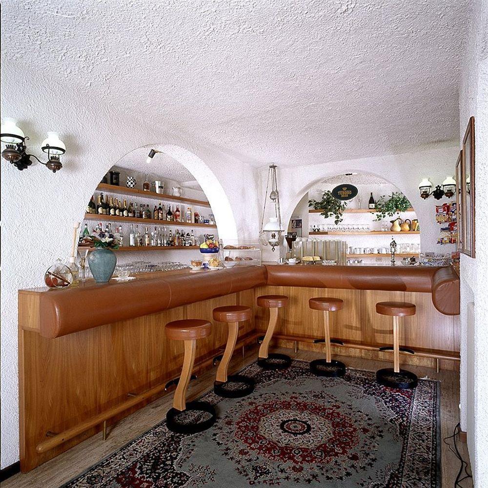 Hotel Ristorante La Grotta Кастильоне-делле-Стивьере Экстерьер фото